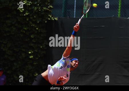 Mexico, Mexique. 03rd Apr, 2024. 3 avril 2024, Mexico, Mexique : Skander Mansouri (TUN) sert à Marc Polmans (AUS) pendant le 4e jour de l'Open de Mexico au Deportivo Chapultepec. Le 3 avril 2024, Mexico, Mexique. (Photo de Carlos Santiago/Eyepix Group/SIPA USA) crédit : SIPA USA/Alamy Live News Banque D'Images