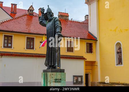 Statue de Grgur Ninski dans la ville croate Varazdin Banque D'Images