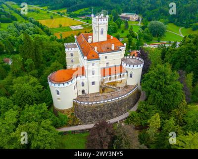 Vue aérienne du château de Trakoscan en Croatie Banque D'Images