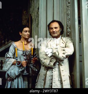 Der Menschenfeind, Fernsehfilm nach der Komödie von Molière als Aufzeichung aus dem Thalia Theater in Hamburg, Deutschland 1976, Régie : Rudolf Noelte, Darsteller : Angela Schmid, Werner Kreindl Banque D'Images