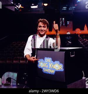 Die Jörg Knör Show, Spass Show mit Entertainer, Komiker und imitator Jörg Knör, Deutschland, 1990. Jörg Knör Show, spectacle amusant présenté par le comédien et imitateur Jörg Knör, Allemagne, 1990 Banque D'Images