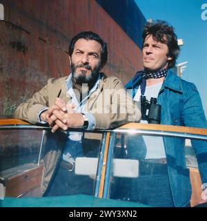 Jörg Preda berichtet, aka Jörg Preda reist um die Welt, TV Abenteuerserie, 1977, Story : Jörg Preda wird als ReiseJournalist in abenteuerliche Kriminalfälle verwickelt, Regie : Eberhard Schubert, Folge : der Goldfisch in der lagune, Szene : Pinkas Braun als Jörg Preda, Werner Umberg als Polon Banque D'Images