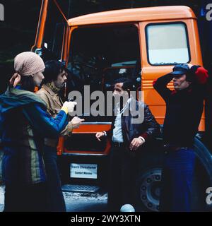 Jörg Preda berichtet, aka Jörg Preda reist um die Welt, TV Abenteuerserie, 1977, Story : Jörg Preda wird als ReiseJournalist in abenteuerliche Kriminalfälle verwickelt, Regie : Thomas Engel, Folge : Schwarzer Sprit, Szene : Evelyn Opela, Achim Geisler, Pinkas Braun, Werner Umberg Banque D'Images