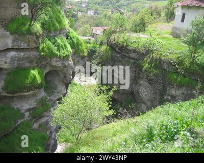 Nature et paysages traditionnels de maisons turques en été de la vieille ville ottomane. Banque D'Images