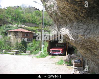 Nature et paysages traditionnels de maisons turques en été de la vieille ville ottomane. Banque D'Images