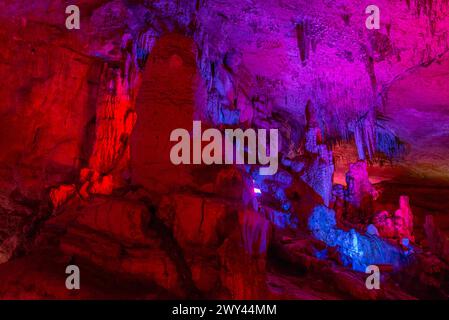 Grottes d'Imereti dans la réserve naturelle de Sataplia près de Kutaisi, Géorgie Banque D'Images