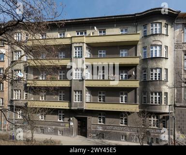 Maison de location conçue par Jozef Karwat, rue Syrokomli, Cracovie, Pologne Banque D'Images