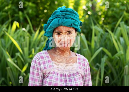 Semporna, Malaisie - 19 novembre 2021 : Portrait des femmes Bajau Laut à Semporna Banque D'Images