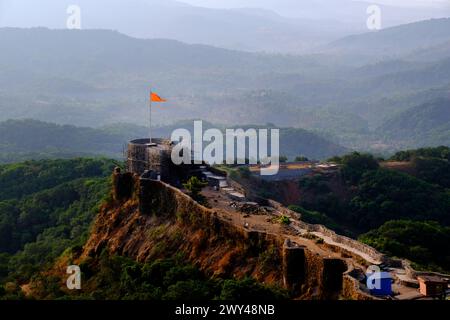 Pratapgad, Maharashtra, Inde - 24 mars 2024 : vue du fort pratapgarh (pratapgad) de Shivaji près de mahabaleshwar. Banque D'Images