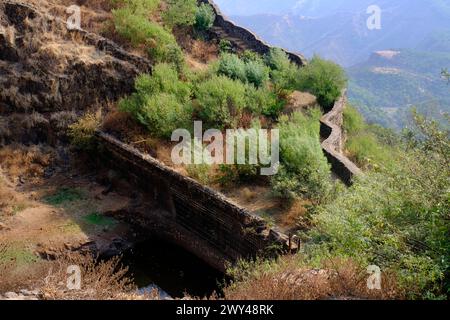 Pratapgad, Maharashtra, Inde - 24 mars 2024 : vue du fort pratapgarh (pratapgad) de Shivaji près de mahabaleshwar. Banque D'Images