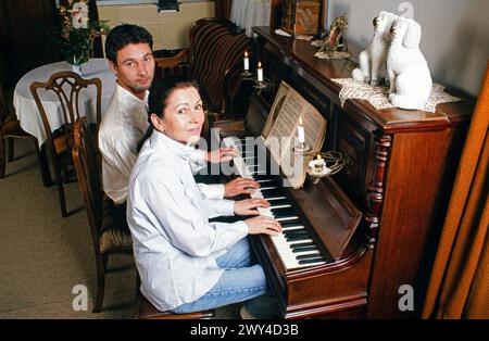 Renate Blume, deutsche Schauspielerin, mit Sohn Alexander Reed in San Francisco, USA UM 2000. Banque D'Images