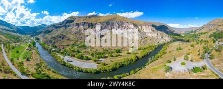Vue panoramique des grottes de Vardzia en Géorgie Banque D'Images