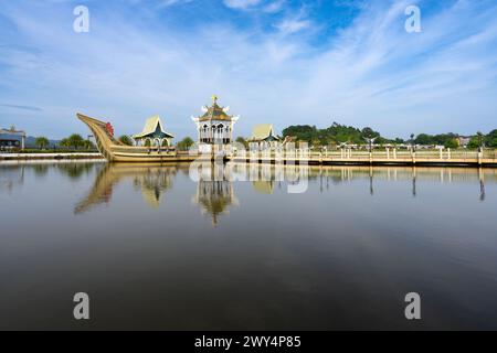 Un beau paysage de la mosquée Omar Ali Saifuddien à Bandar Seri Begawan, Brunei. Banque D'Images