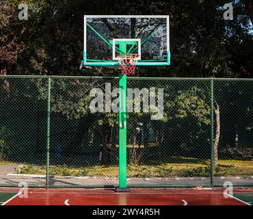 Équipement de basket-ball dans le stade universitaire de Wuhan Banque D'Images