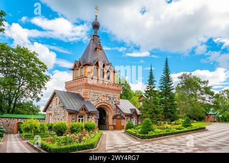 Holy Gates à côté de la cathédrale de Dormition dans le monastère de Puhtitsa. Kuremae, Estonie Banque D'Images