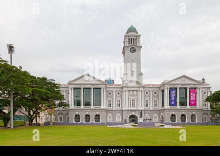 Central Area, Singapour - 04 septembre 2018 : le Victoria Theatre and concert Hall est un centre des arts de la scène situé le long de Empress place. C'est un c Banque D'Images