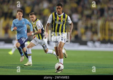 Istanbul, Turquie. 03rd Apr, 2024. Istanbul, Turquie, 3 avril 2024 : Jayden Oosterwolde (24 Fenerbahce) lors du match de football de la Super League turque entre Fenerbahce et Adana Demirspor au stade Ulker, Turquie. Emre OKTAY (Emre OKTAY/SPP) crédit : SPP Sport Press photo. /Alamy Live News Banque D'Images