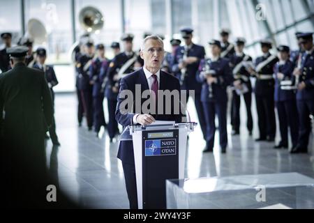 Jens Stoltenberg, Generalsekretaer des Nordatlantikrates, aufgenommen im Rahmen der Zeremonie anlaesslich des 75. Jahrestages der Unterzeichnung der Gruendungsurkunde des Nordatlantik-Vertrags. Bruessel, 04.04.2024. Fotografiert im Auftrag des Auswaertigen AMTES. Bruessel Berlgien *** Jens Stoltenberg, Secrétaire général du Conseil de l'Atlantique Nord, photographié lors de la cérémonie à l'occasion du 75e anniversaire de la signature du Traité de l'Atlantique Nord de Bruxelles, 04 04 2024 photographié au nom du Ministère des Affaires étrangères Bruxelles Belgique Copyright : xJaninexSchmitzxAAxphotothek.dex Banque D'Images