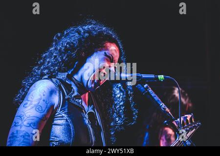 Aarhus, Danemark. 01St, avril 2024. Le groupe brésilien de death metal Crypta donne un concert au radar à Aarhus. Ici, la chanteuse et bassiste Fernanda Lira est vue en direct sur scène. (Crédit photo : Gonzales photo - Rolf Meldgaard). Banque D'Images