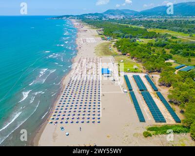 Vue aérienne de la longue plage d'Ulcinj, monténégro Banque D'Images