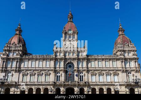Le palais municipal de la Coruña, l'hôtel de ville du conseil municipal, bâtiment moderniste à la façade ornée. La Coruña, Galice, Espagne. Banque D'Images