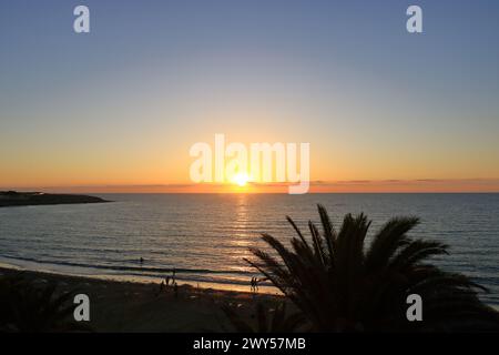 Tôt à la plage de Sotavento, lever de soleil à Costa Calma, Fuerteventura en Espagne Banque D'Images