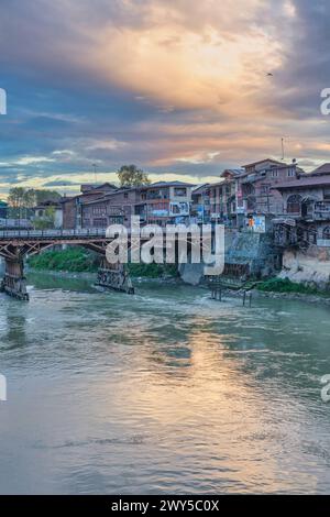 Rivière Jhelum, Srinagar, Cachemire, Inde Banque D'Images