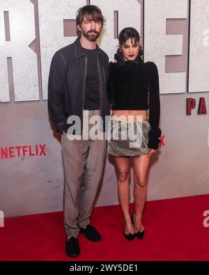 New York, États-Unis. 03rd Apr, 2024. QUEENS, NEW YORK CITY, NEW YORK, États-Unis - AVRIL 03 : Michiel Huisman et Sofia Boutella arrivent à 'Rebel Moon - part Two : The Scargiver' - 'Rebel Moon: L'événement de lancement de l'album Songs of the Rebellion s'est tenu au Knockdown Center le 3 avril 2024 dans le Queens, New York, États-Unis. (Photo de Christian Lora/image Press Agency) crédit : image Press Agency/Alamy Live News Banque D'Images