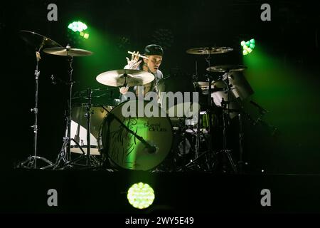 Milan, Italie. 03rd Apr, 2024. Dario Iaculli du groupe Kolors se produit sur scène lors du Kolors au Forum d'Assago. (Photo de Fabrizio Carabelli/SOPA images/Sipa USA) crédit : Sipa USA/Alamy Live News Banque D'Images