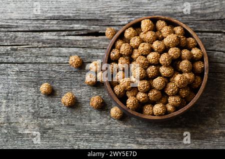 Pois chiches enrobés de sésame avec miel et mélasse, noix turque traditionnelle, leblebi Banque D'Images