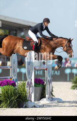 Les cavaliers et leurs chevaux participent à la Longines Global Champions League à Miami Beach, Floride, États-Unis. Banque D'Images