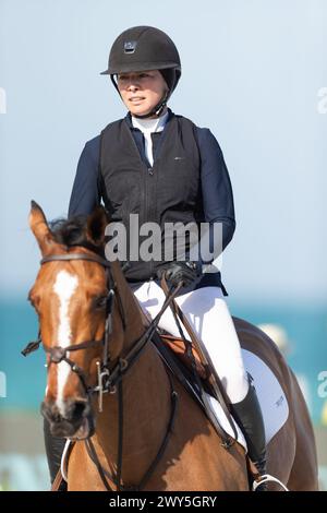 Les cavaliers et leurs chevaux participent à la Longines Global Champions League à Miami Beach, Floride, États-Unis. Banque D'Images