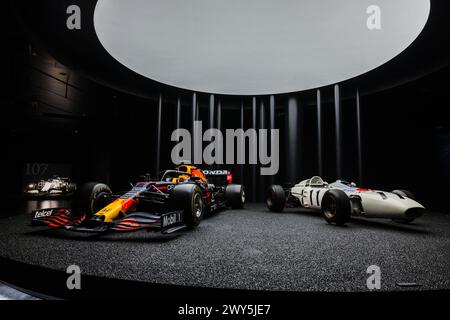 Circuit de Suzuka, Mie, Japon. 4.April.2024 ; à l’intérieur de la Honda Racing Gallery, la F1 de Max Verstappen pendant le Grand Prix du Japon de formule 1 Banque D'Images