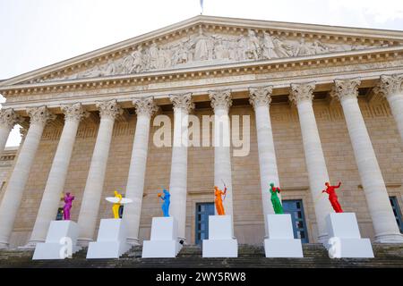 LES SCULPTURES DE VÉNUS DE MILO INCARNENT L’ESPRIT OLYMPIQUE ORNENT PARIS Banque D'Images