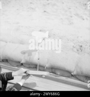 LES MEMBRES DE LA MARINE MARCHANDE ROYALE À L'EXERCICE DU TIR PENDANT LEUR COURS DE TIR ANTIAÉRIEN. 1941 - Un gros plan du chariot et de la cible utilisés dans la formation de la marine marchande comme artilleurs anti-aériens. , Banque D'Images