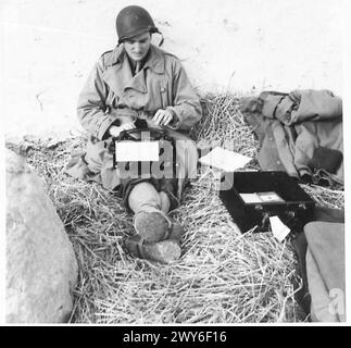 LA CAMPAGNE DE TUNISIE, NOVEMBRE 1942-MAI 1943 - un correspondant de guerre américain (nom non donné) écrit son histoire de la bataille de Tabarka, le 29 novembre 1942. , US Army Banque D'Images