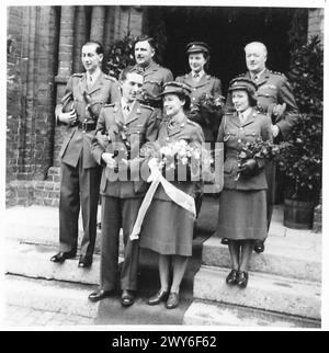 MARIAGE MILITAIRE EN ALLEMAGNE OCCUPÉE - le groupe de mariage , Armée britannique, 21ème groupe d'armée Banque D'Images