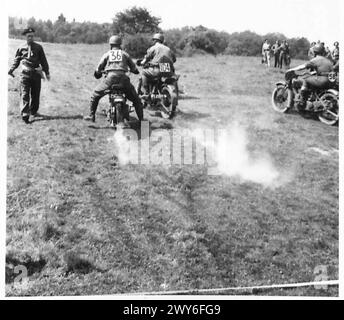 COURSE DE MOTO DE 49E DIVISION - dès le départ - une montée raide. , Armée britannique, 21e groupe d'armées Banque D'Images