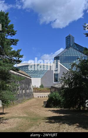 Grand-Duché de Luxembourg, quartier Kirchberg : Fort Thungen, fortification historique située dans le parc Drai Eechelen. Le Musée Grand-Duc Jean de Banque D'Images