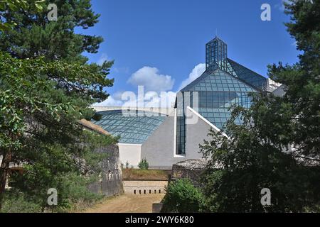 Grand-Duché de Luxembourg, quartier Kirchberg : Fort Thungen, fortification historique située dans le parc Drai Eechelen. Le Musée Grand-Duc Jean de Banque D'Images