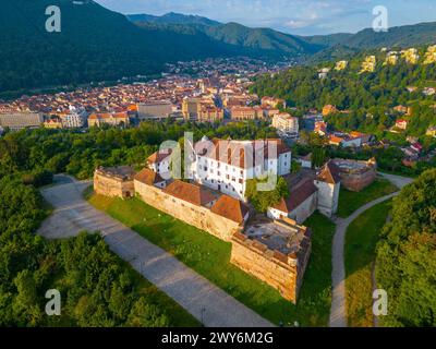 La forteresse-sur-Straja dans la ville roumaine Brasov Banque D'Images