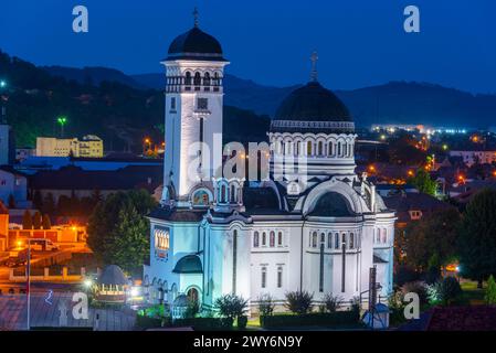 Vue sur le coucher du soleil de la Sainte église de la trinité dans la ville roumaine Sighisoara Banque D'Images