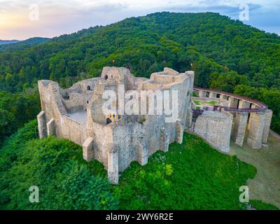 Vue panoramique de la citadelle de Neamt en Roumanie Banque D'Images