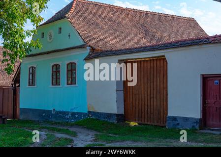 Maisons saxonnes typiques dans le village roumain Viscri Banque D'Images