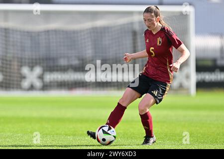 Tubize, Belgique. 04th Apr, 2024. Fran Meersman (5) de Belgique photographiée lors d'un match amical de football entre les équipes nationales féminines de moins de 23 ans de Belgique et d'Espagne le jeudi 4 avril 2024 à Tubize, Belgique . Crédit : Sportpix/Alamy Live News Banque D'Images