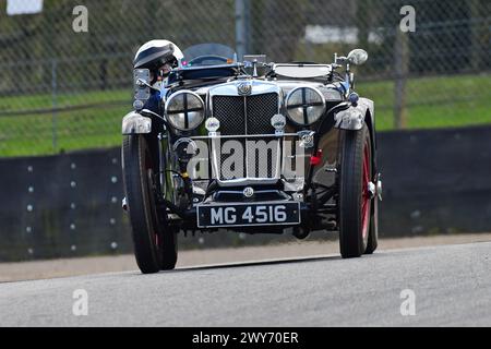 Rachel Holdsworth, MG PB, Triple M Racing, quinze minutes de course pour moteur ohc d'avant-guerre ; MG Midget, MG Magna et MG Magnette modèles, voitures construites f Banque D'Images