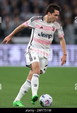 Turin, Italie. 2 avril 2024. Federico Chiesa de la Juventus lors de la demi-finale de la Coppa Italia au stade Allianz de Turin. Le crédit photo devrait se lire : Jonathan Moscrop/Sportimage crédit : Sportimage Ltd/Alamy Live News Banque D'Images