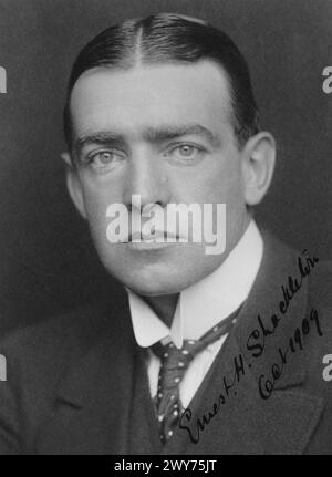 ERNEST SHACKLETON (1874-1922) explorateur anglo-irlandais de l'Antarctique en 1904 Banque D'Images