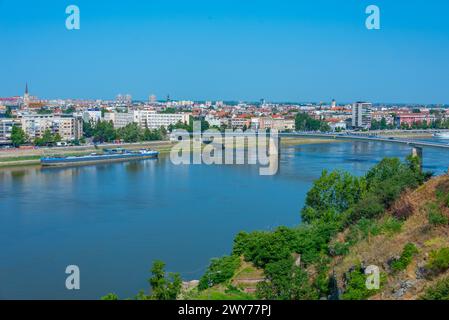 Vue panoramique de Novi Sad depuis la forteresse de Petrovaradin en Serbie Banque D'Images
