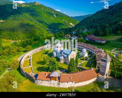 Monastère de Studenica pendant une journée ensoleillée en Serbie Banque D'Images